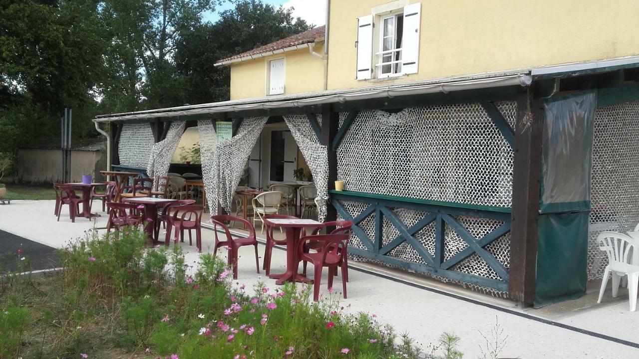 Auberge La Marchadaine Montrollet Exterior photo